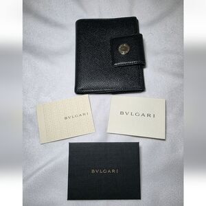 Bvlgari W Hook Pebbled Leather Unisex Compact Bifold Wallet